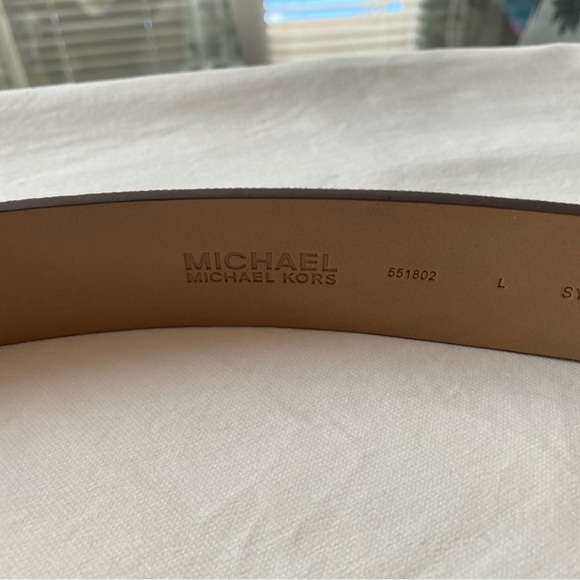 Michael Kors Women’s Mini Chain Logo Belt 551802.  Large - Picture 6 of 7